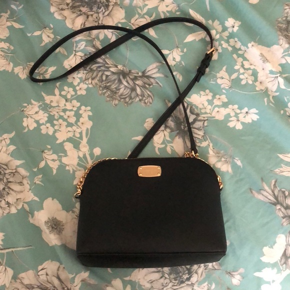Michael Kors Handbags - Like New MK Cindy Bag